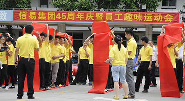 Shini a organisé la célébration du 45e anniversaire